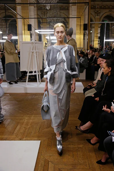 Look 12